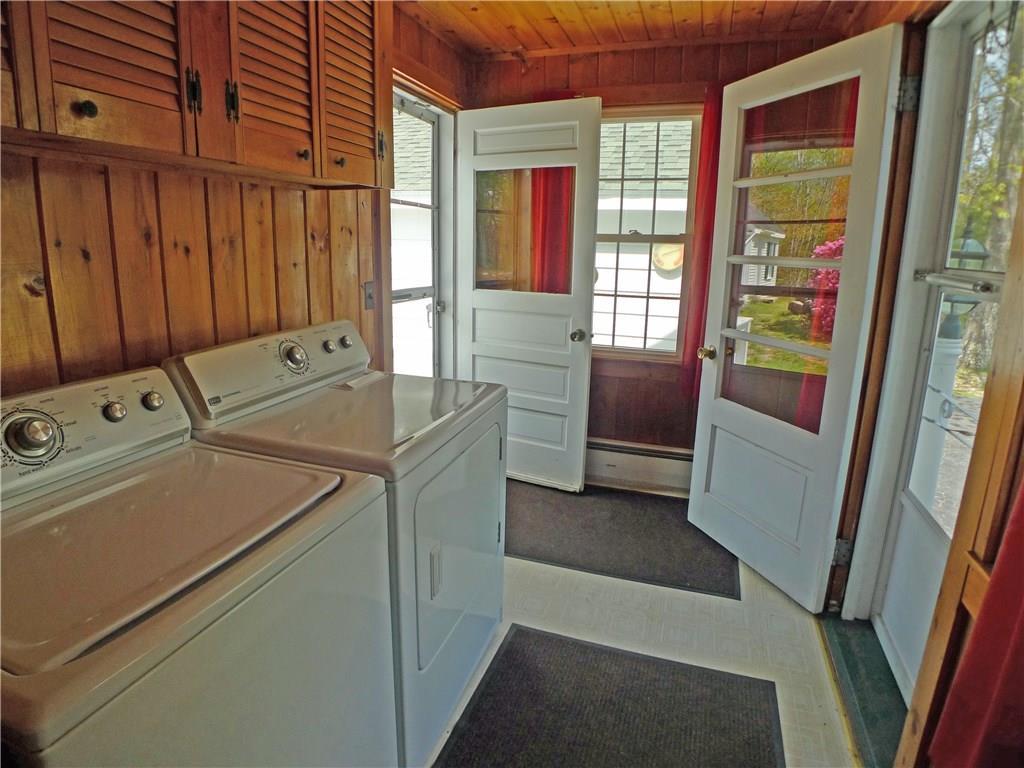 463 Wiscasset Road Boothbay, ME 04537 - Photo 4 of 19 Entryway and laundry room