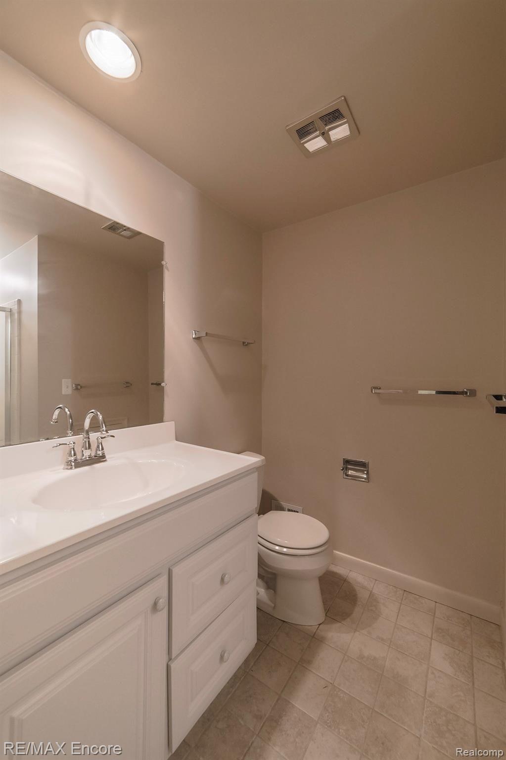 4288 Fieldbrook Road West Bloomfield, MI 48323 - Photo 31 of 49 Master bath