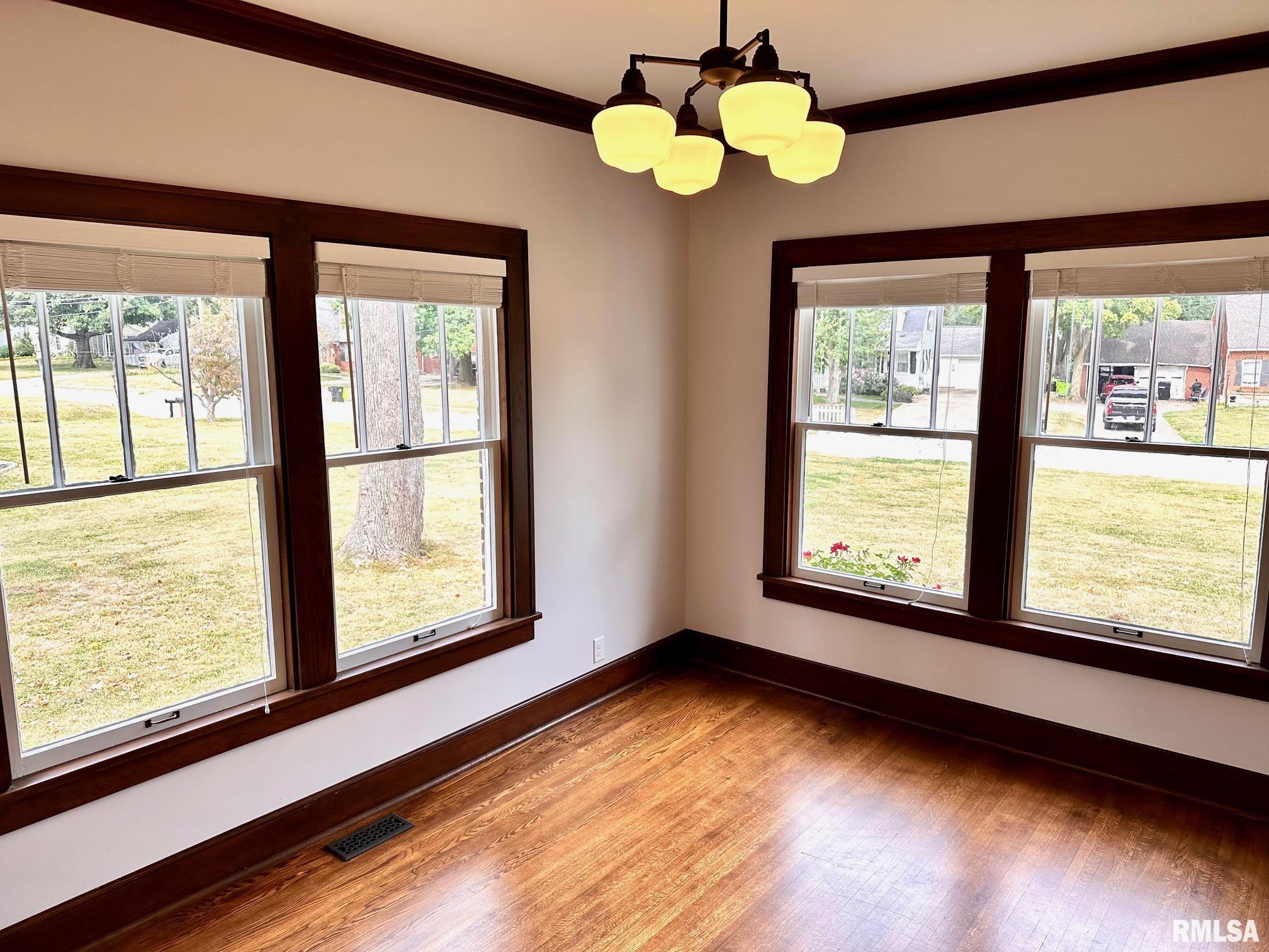 1835 Mound Road Jacksonville, IL 62650 - Photo 13 of 48