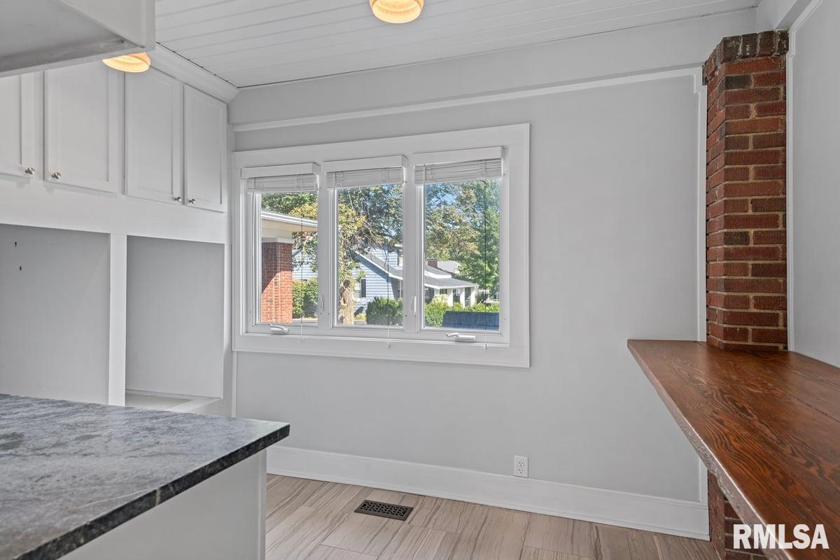 1835 Mound Road Jacksonville, IL 62650 - Photo 26 of 48