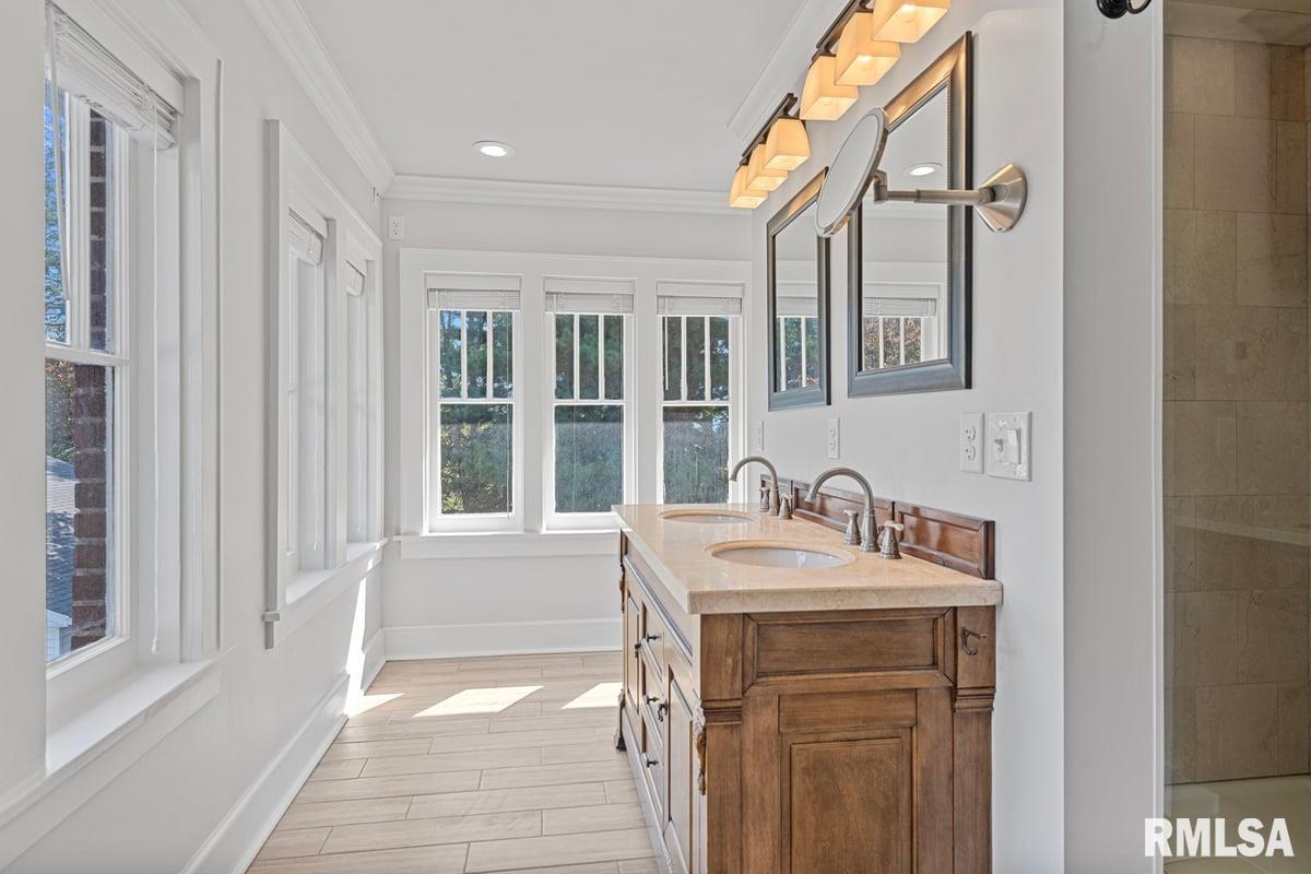 1835 Mound Road Jacksonville, IL 62650 - Photo 33 of 48