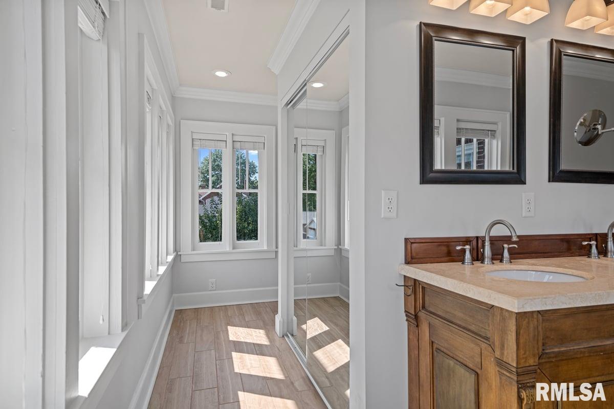 1835 Mound Road Jacksonville, IL 62650 - Photo 34 of 48