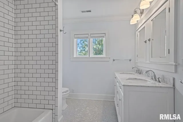 $439,900 | 1835 Mound Road, Jacksonville, IL 62650