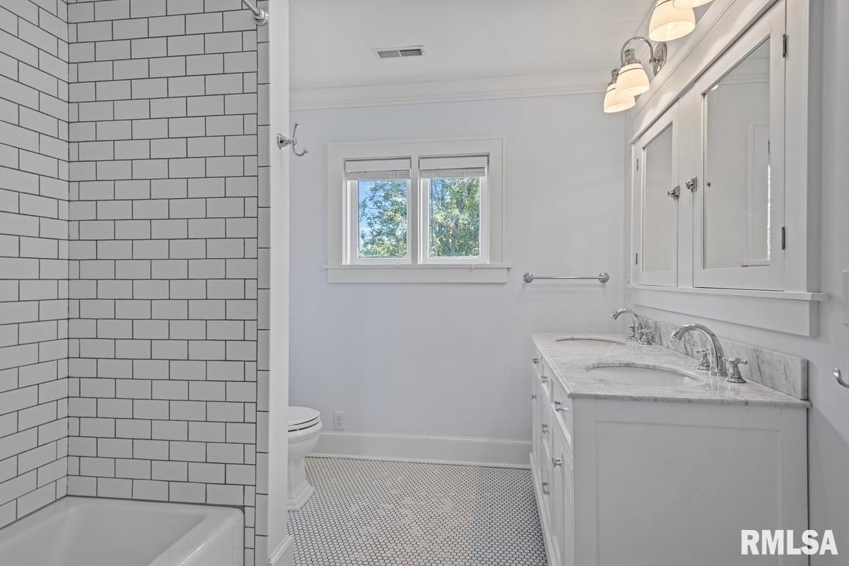 1835 Mound Road Jacksonville, IL 62650 - Photo 35 of 48