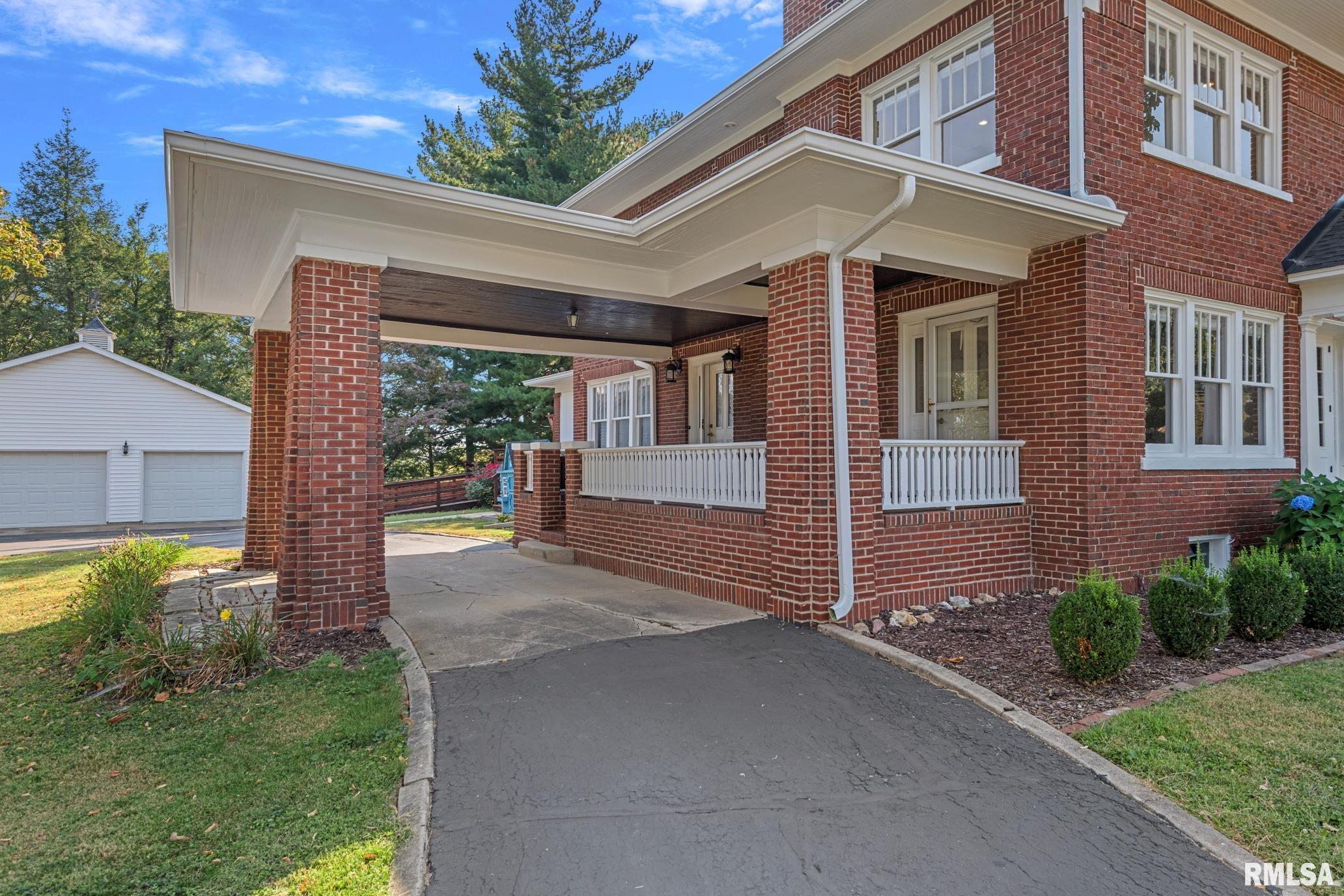 1835 Mound Road Jacksonville, IL 62650 - Photo 4 of 48