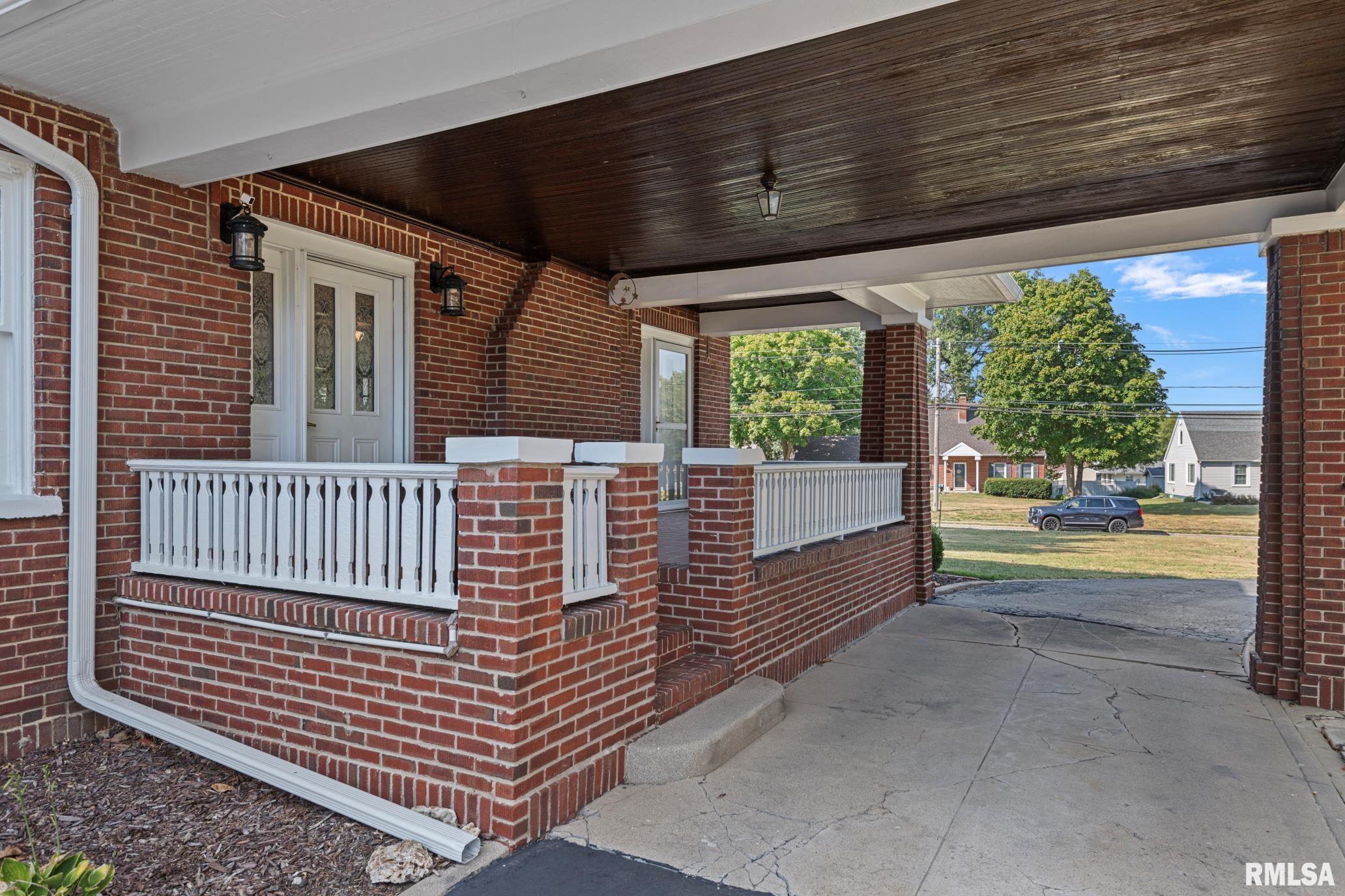 1835 Mound Road Jacksonville, IL 62650 - Photo 5 of 48