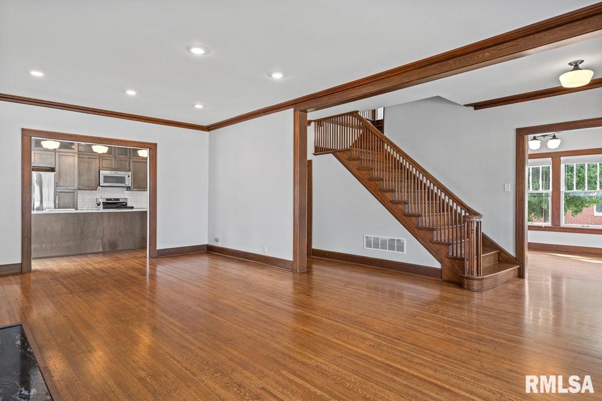 1835 Mound Road Jacksonville, IL 62650 - Photo 9 of 48