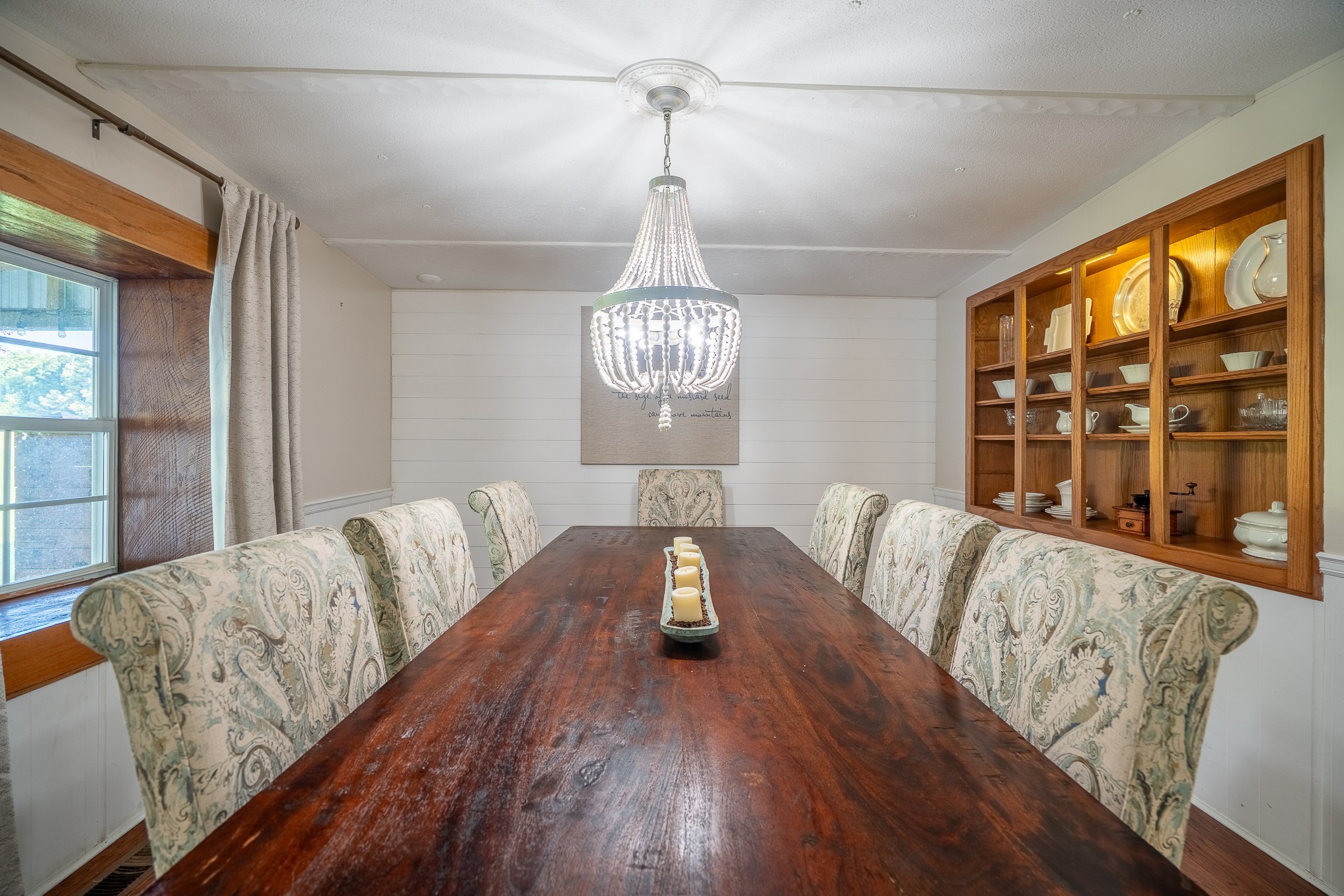 876 West Point Road Lawrenceburg, TN 38464 - Photo 17 of 42 a living room with furniture and a window