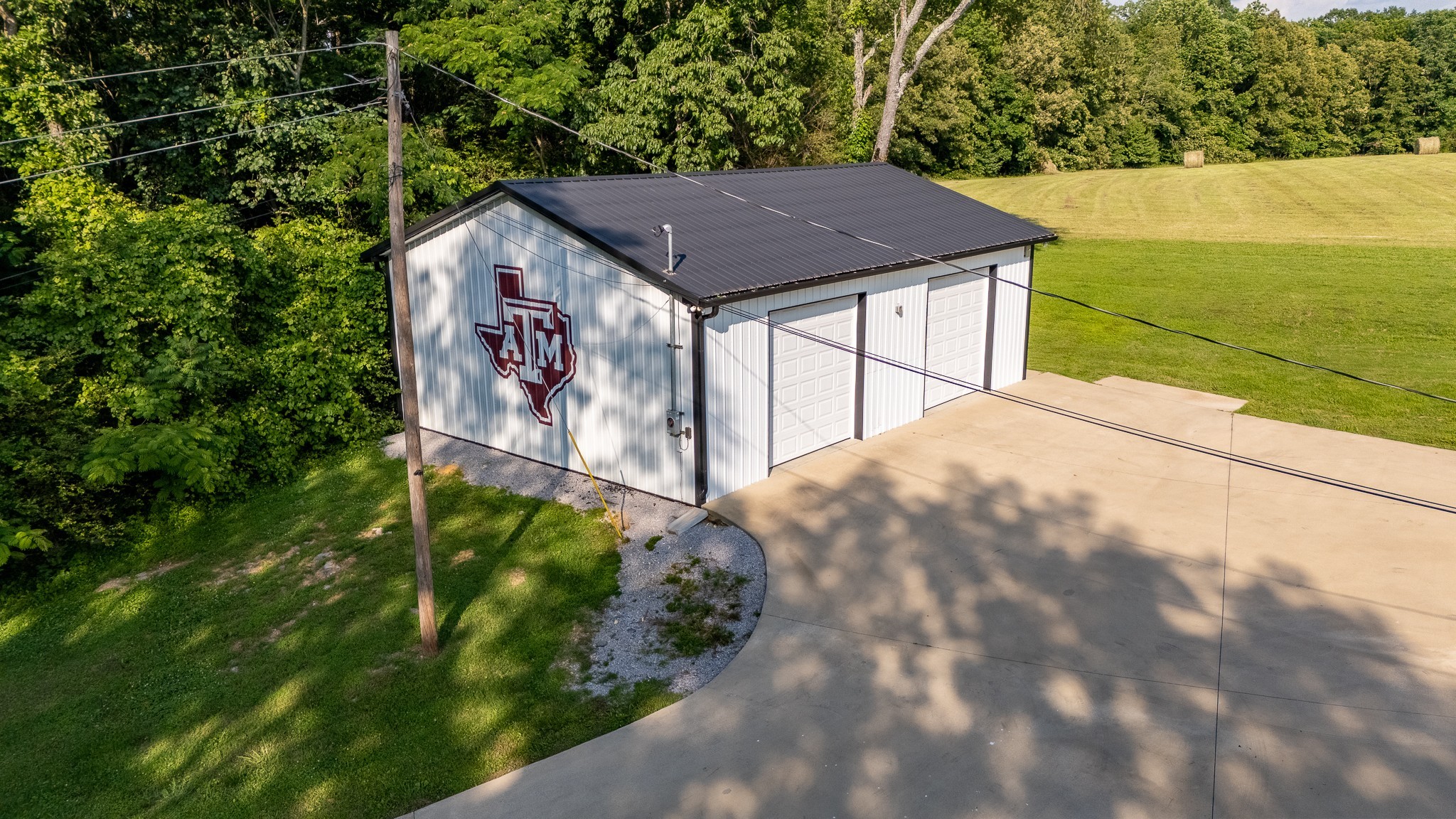 876 West Point Road Lawrenceburg, TN 38464 - Photo 35 of 42 a backyard of a house with lots of green space