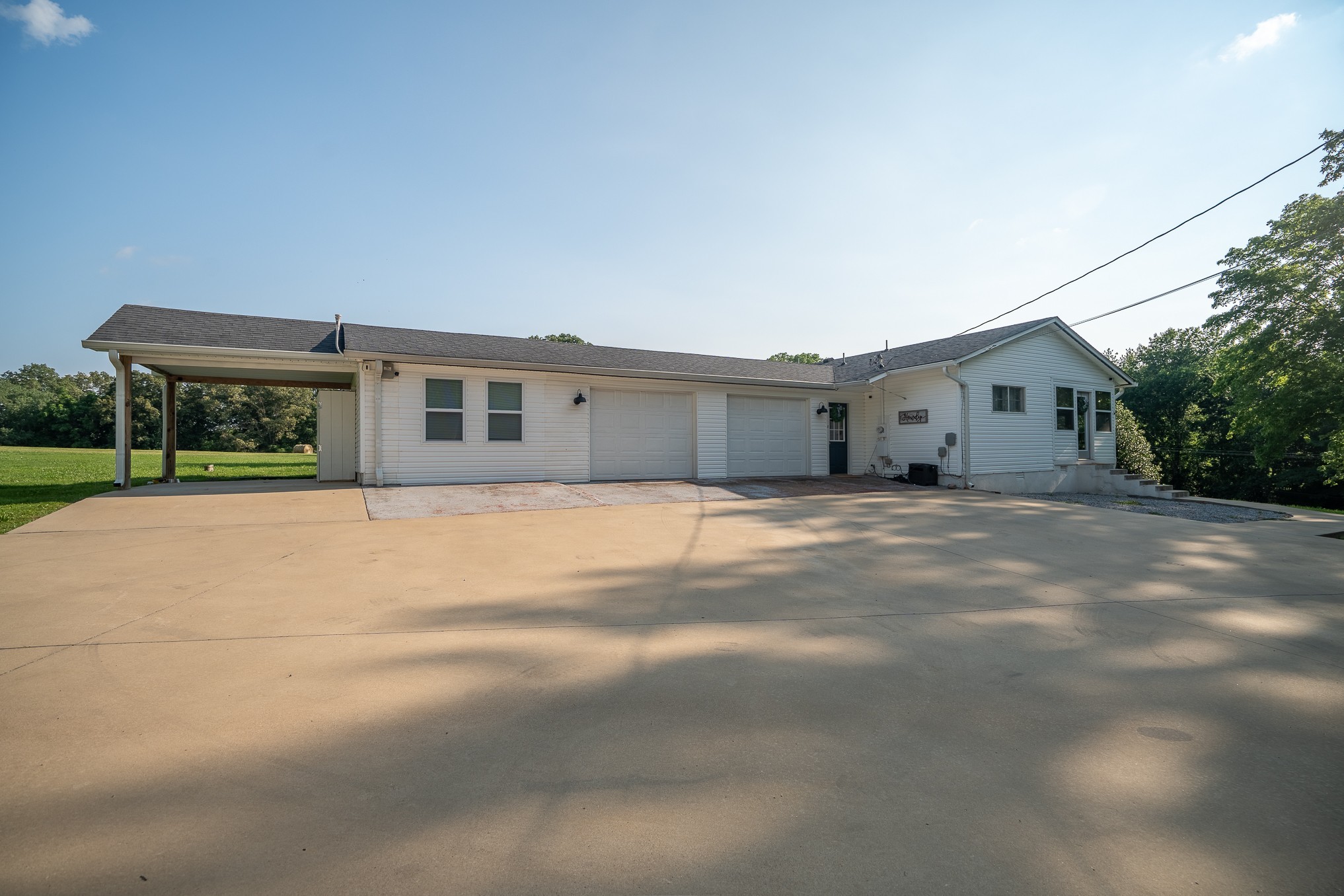 876 West Point Road Lawrenceburg, TN 38464 - Photo 4 of 42 a front view of a house with a big yard