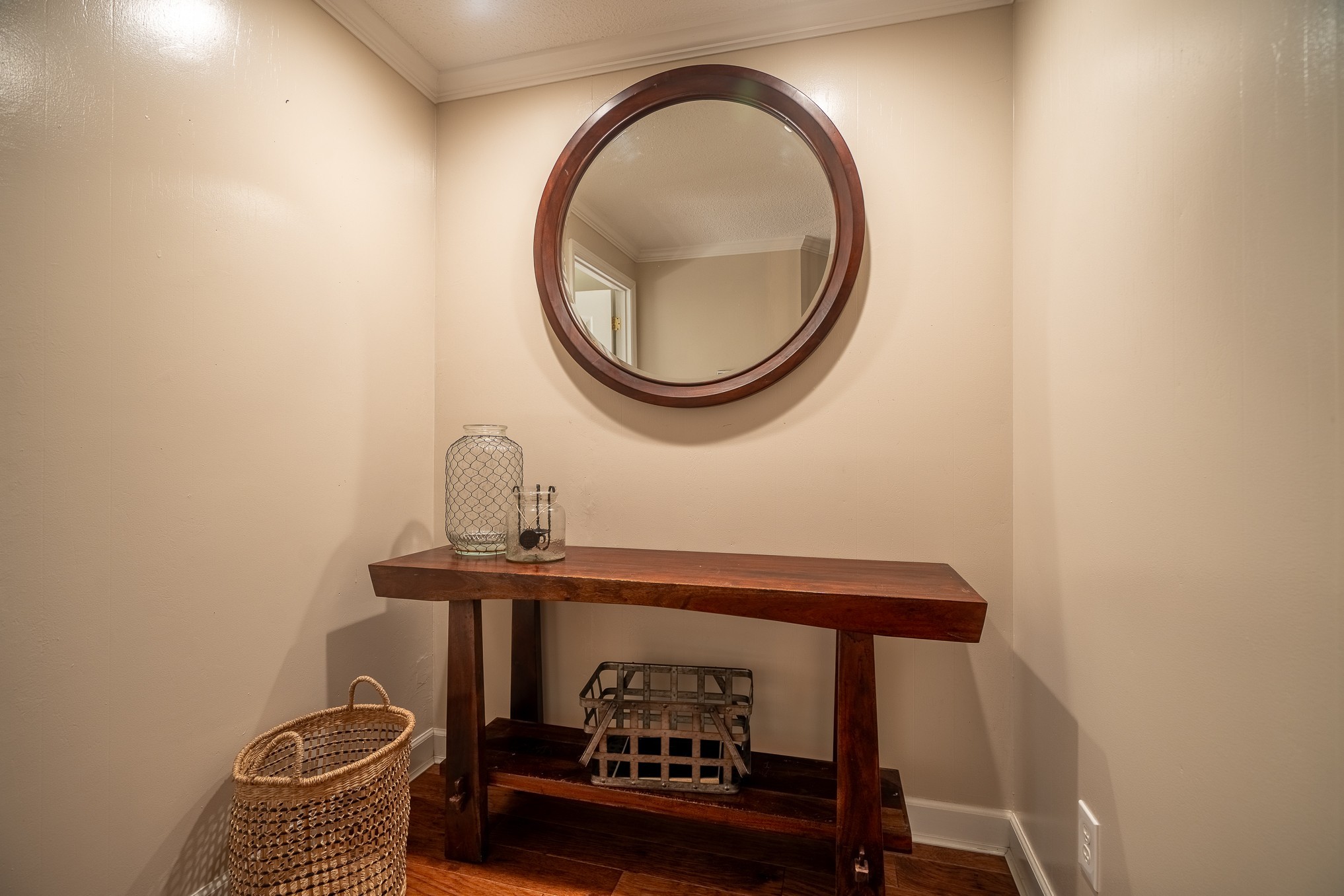 876 West Point Road Lawrenceburg, TN 38464 - Photo 10 of 42 a view of a livingroom with furniture and a mirror