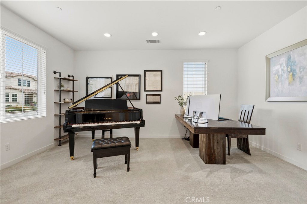 18135 Tableau Way Saugus, CA 91350 - Photo 19 of 43