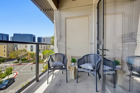 $1,290,000 | 402 Rockefeller, Unit 406, Irvine, CA 92612