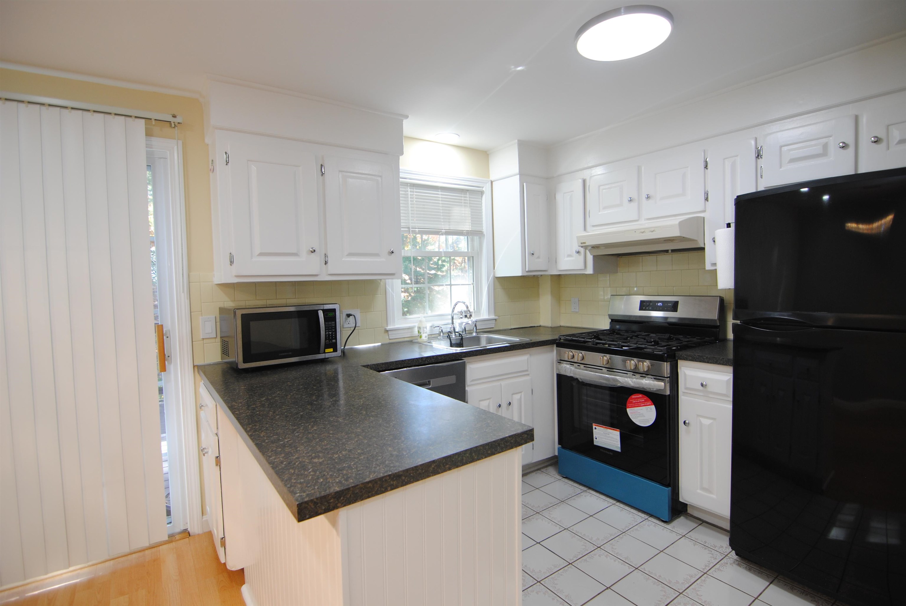 31 Cannongate III Road, Unit 3 Nashua, NH 03063 - Photo 7 of 32