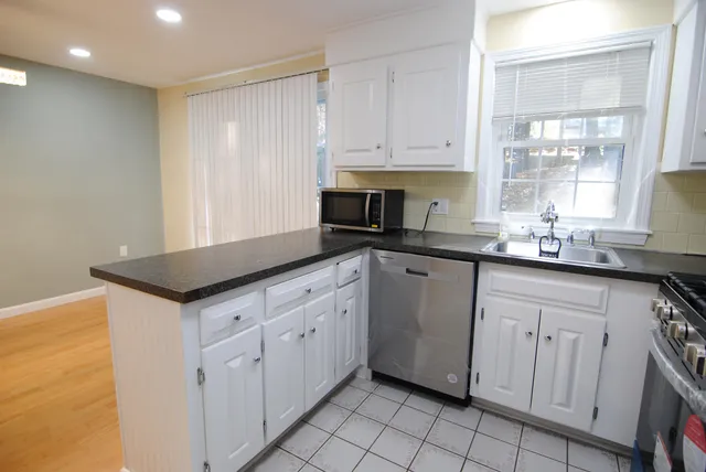 $2,625 | 31 Cannongate III Road, Unit 3, Nashua, NH 03063