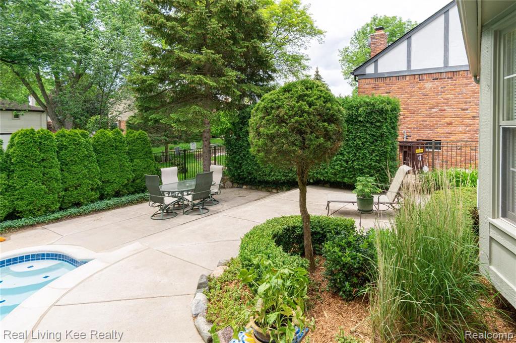 1329 Greenleaf Drive Rochester Hills, MI 48309 - Photo 28 of 49