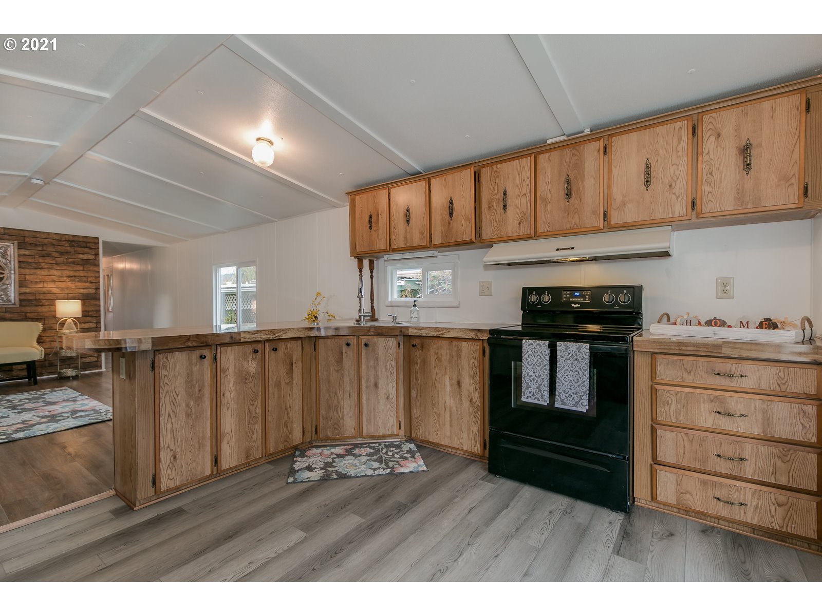 7080 Thurston Road, Unit SP 12 Springfield, OR 97478 - Photo 11 of 22 a view of kitchen with wooden floor