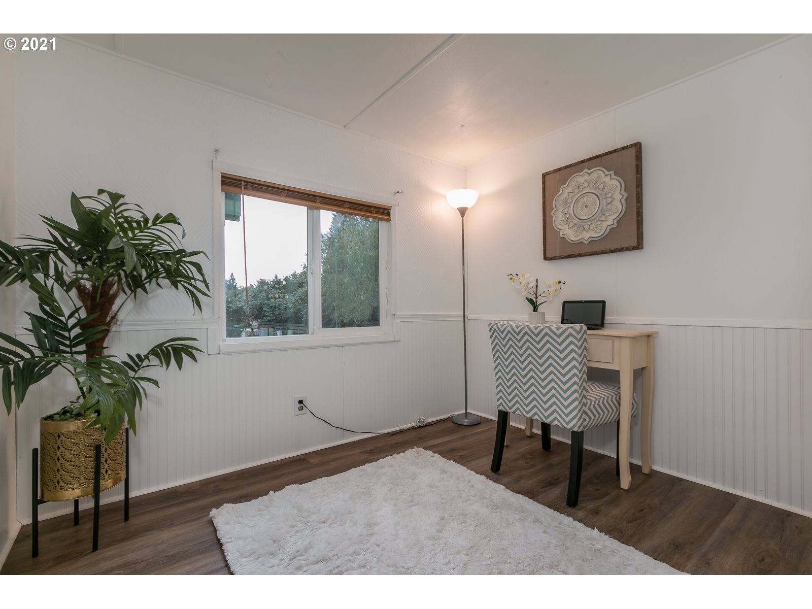 7080 Thurston Road, Unit SP 12 Springfield, OR 97478 - Photo 16 of 22 a workspace with furniture and a potted plant