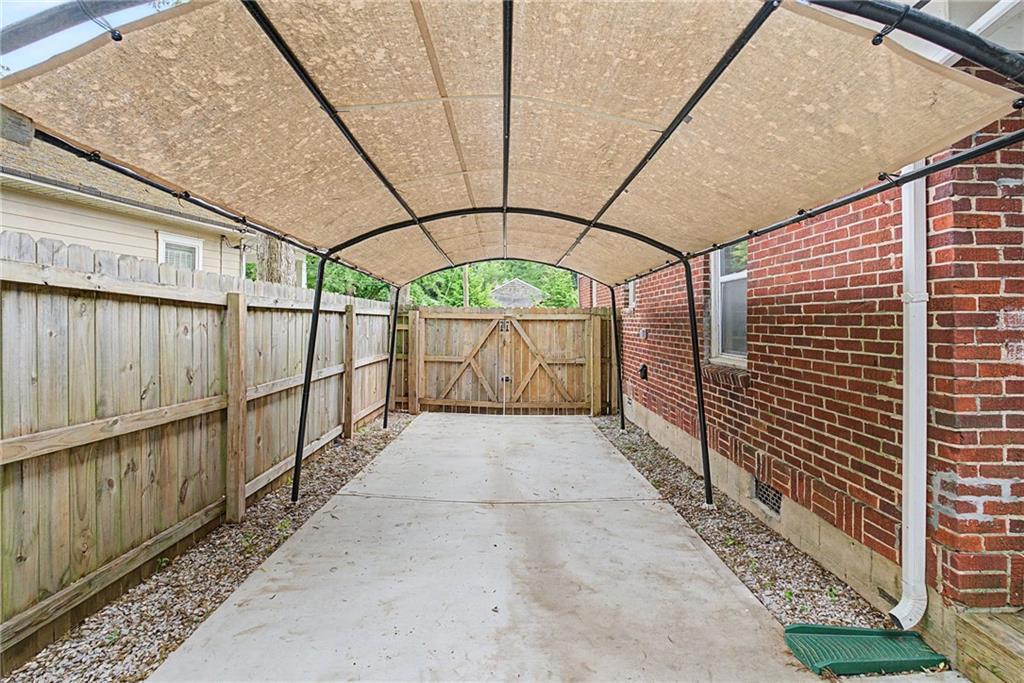827 Elbert Street Southwest Atlanta, GA 30310 - Photo 24 of 33 a view of small yard