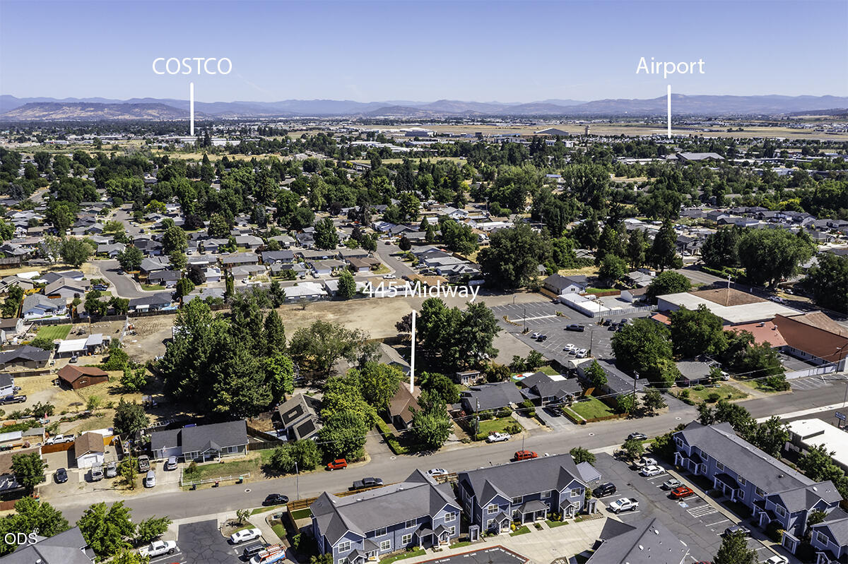 445 Midway Road Medford, OR 97501 - Photo 2 of 33