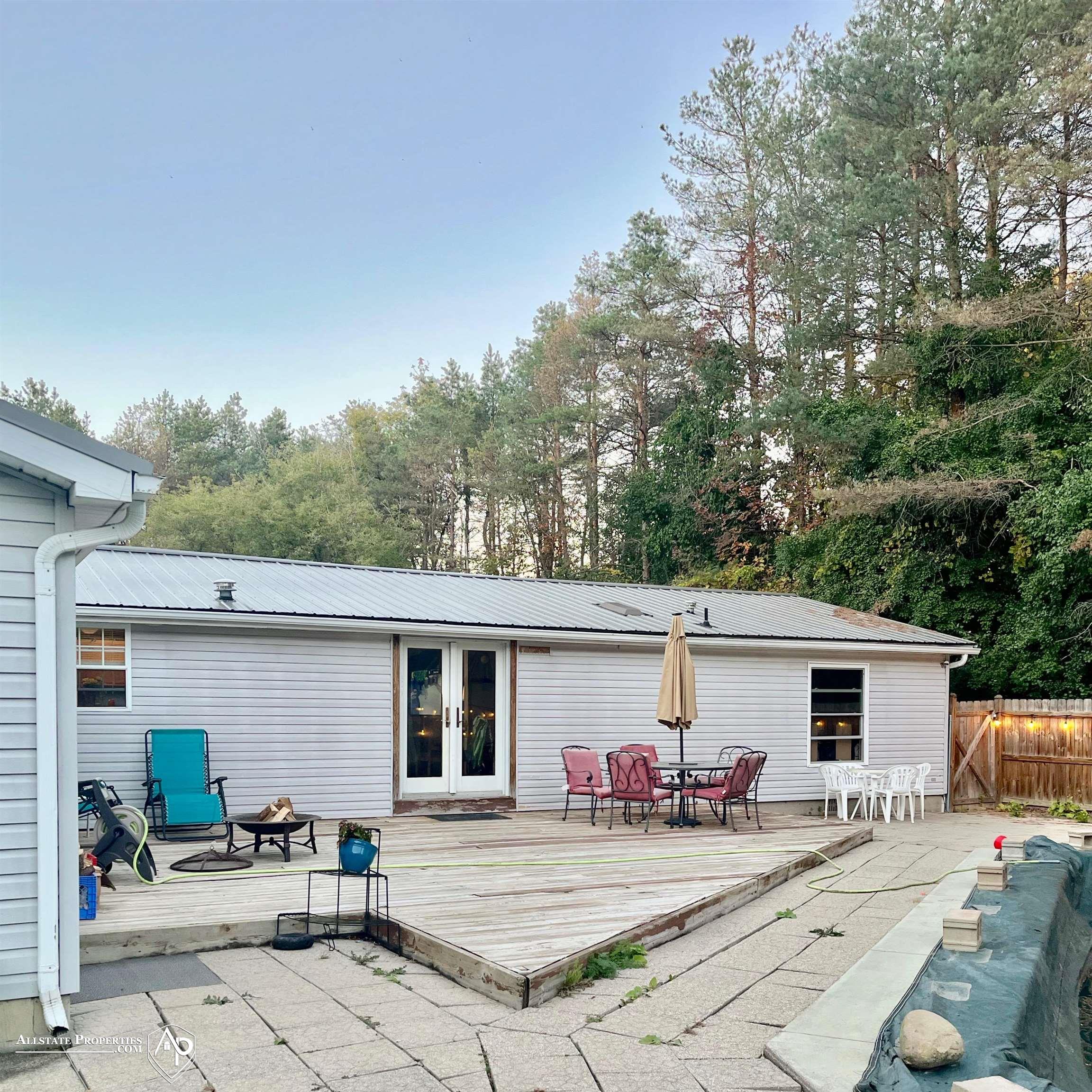 5440 East Coldwater Road Flint, MI 48506 - Photo 31 of 37 50157791-61732a25-d9b0-41da-9d66-b005eebc78f8.JPG