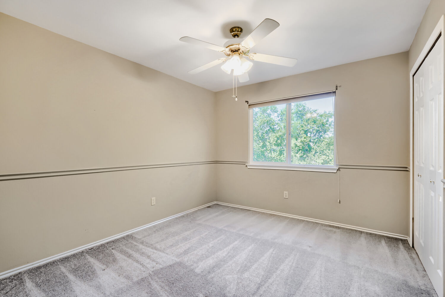 17204 Village Glen Road Pflugerville, TX 78660 - Photo 15 of 19 Secondary bedroom.