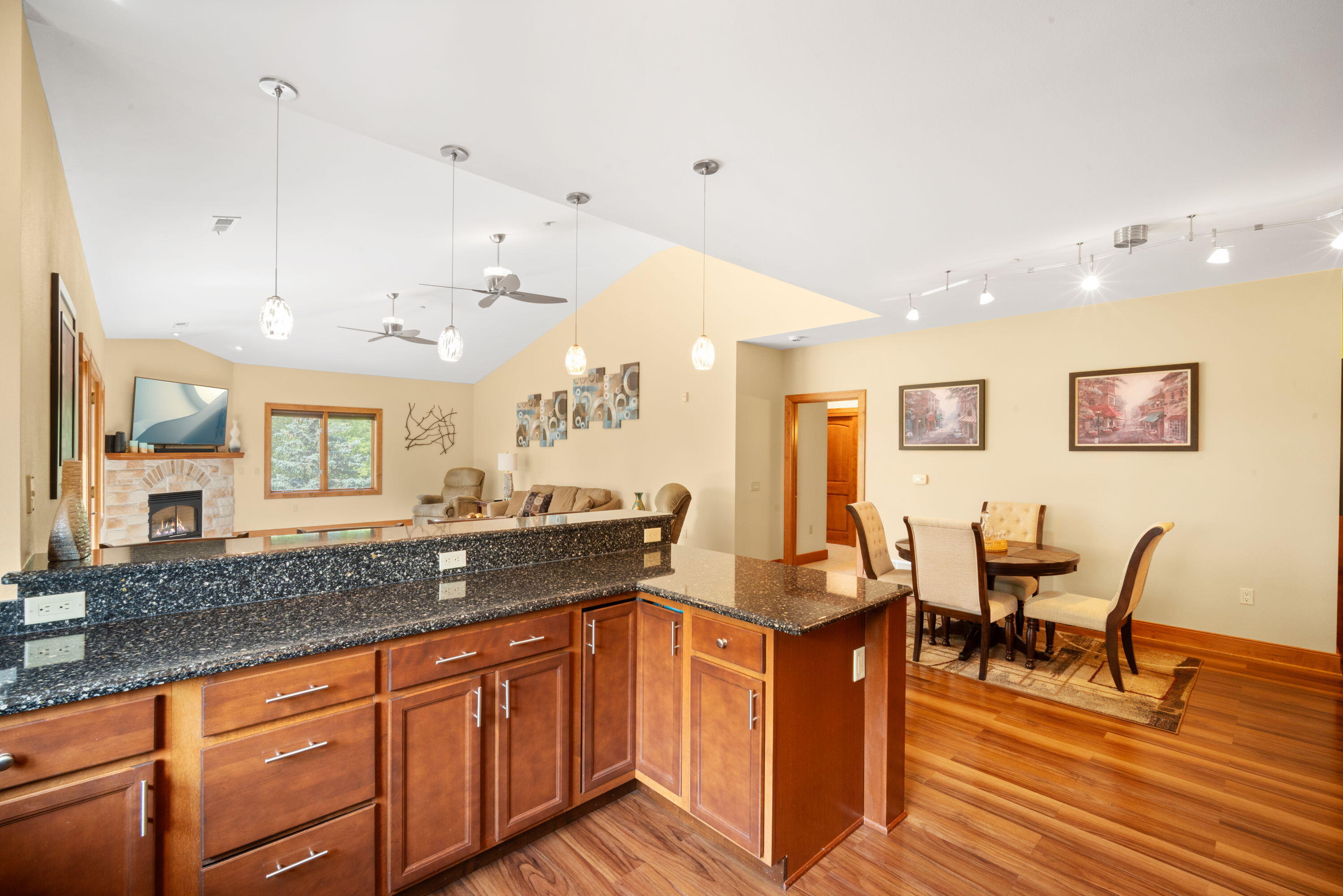 N51W34681 Wisconsin Avenue, Unit 3116 Oconomowoc, WI 53069 - Photo 9 of 26 8_imgDSC08656