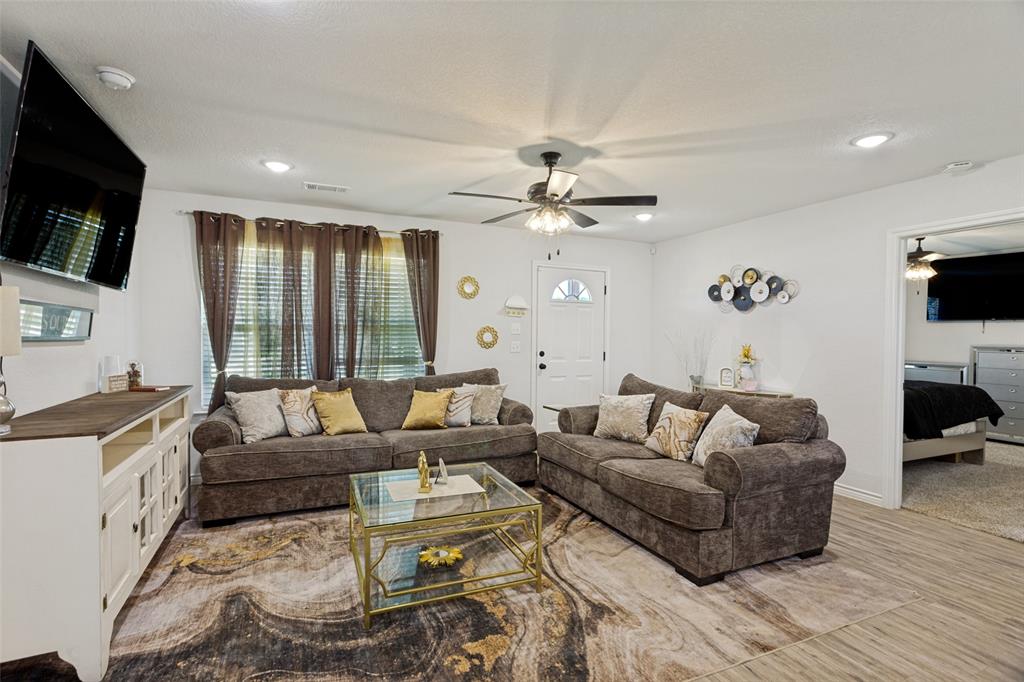 205 Altom Road Springtown, TX 76082 - Photo 8 of 25