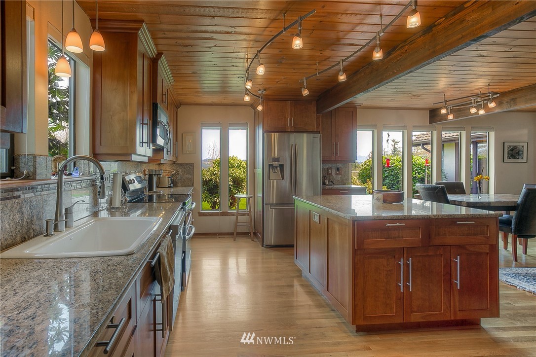 4018 Caldwell Road East Edgewood, WA 98372 - Photo 4 of 24 Gallery Image 4