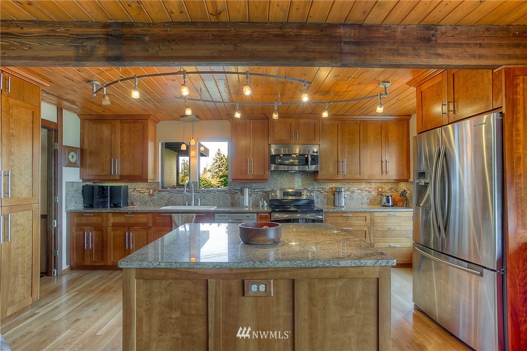 4018 Caldwell Road East Edgewood, WA 98372 - Photo 6 of 24 Gallery Image 6