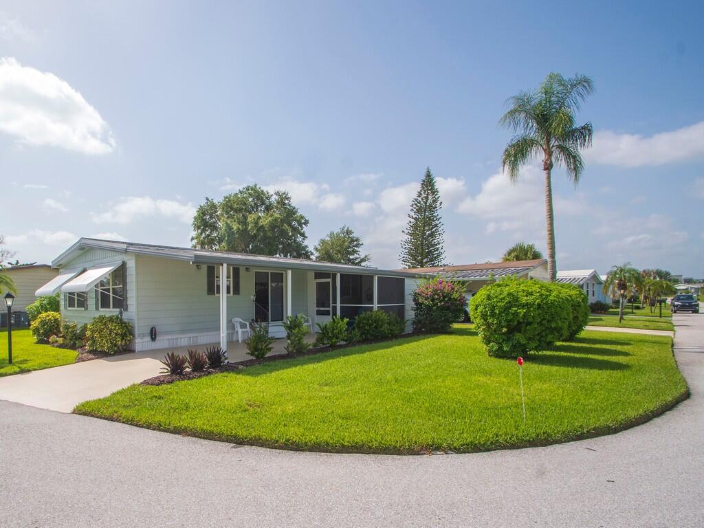 174 Northeast Emerald Drive Jensen Beach, FL 34957 - Photo 5 of 38 Image00014