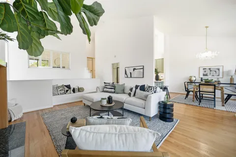 $1,098,000 | 3 Windward Hill, Oakland, CA 94618