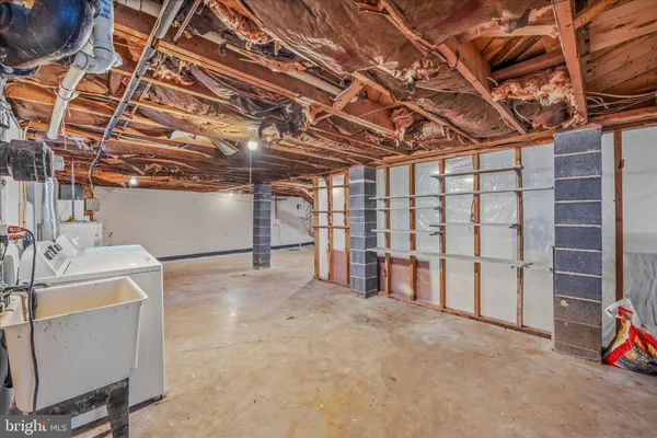 a view of a storage & utility room