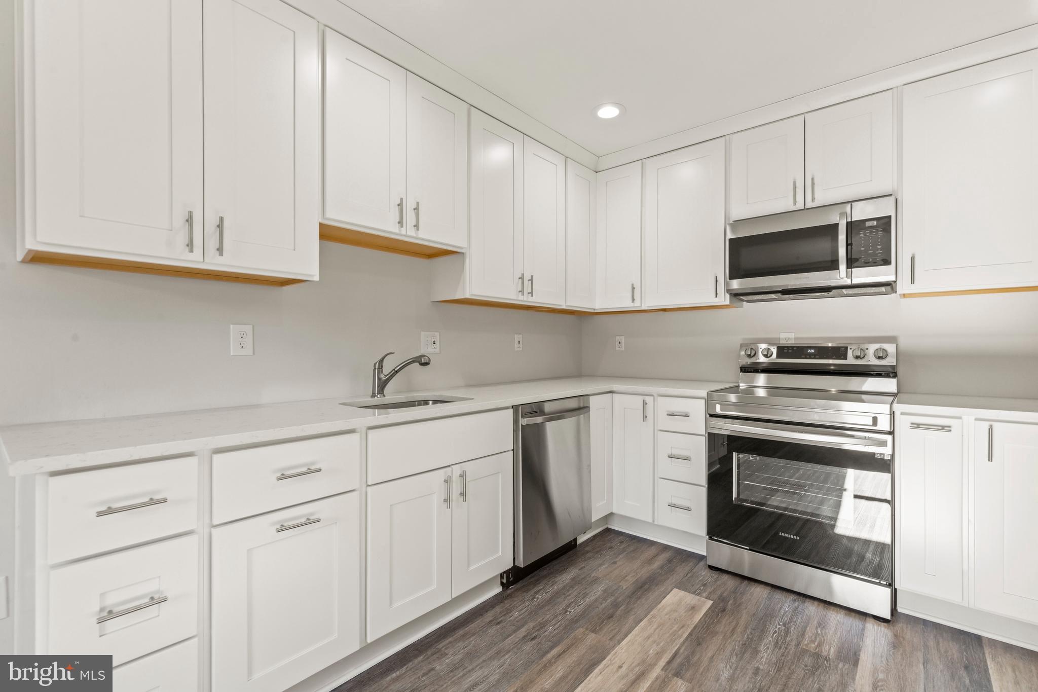 1015 South Hoga Road Sterling, VA 20164 - Photo 12 of 47 Stainless appliances