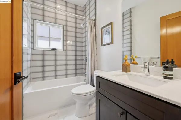 $1,995,000 | 4436 Howe Street, Oakland, CA 94611