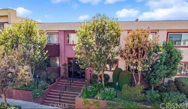 $2,650 | 5403 Newcastle Avenue, Unit 8, Encino, CA 91316