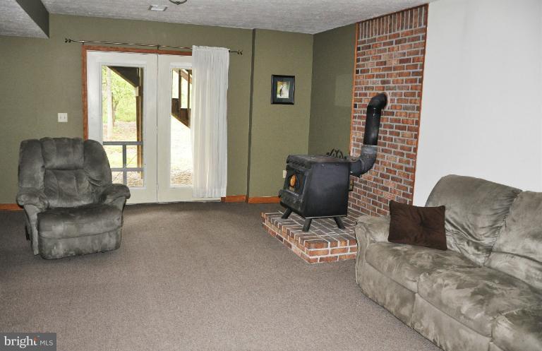 140 Holiday Road Cross Junction, VA 22625 - Photo 14 of 30 a living room with furniture and a potted plant