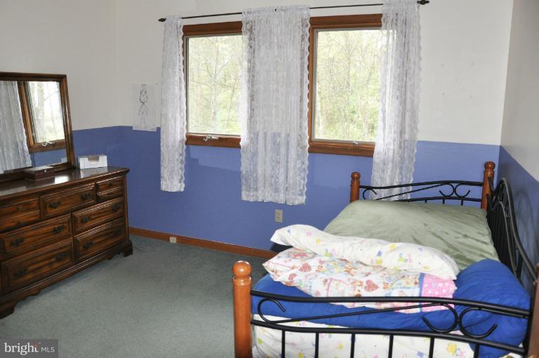 140 Holiday Road Cross Junction, VA 22625 - Photo 21 of 30 a living room with furniture and a window