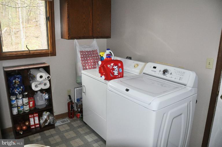 140 Holiday Road Cross Junction, VA 22625 - Photo 25 of 30 a utility room with dryer and washer