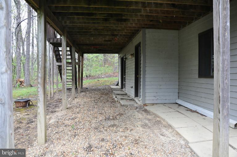 140 Holiday Road Cross Junction, VA 22625 - Photo 4 of 30 a view of a pathway of a house