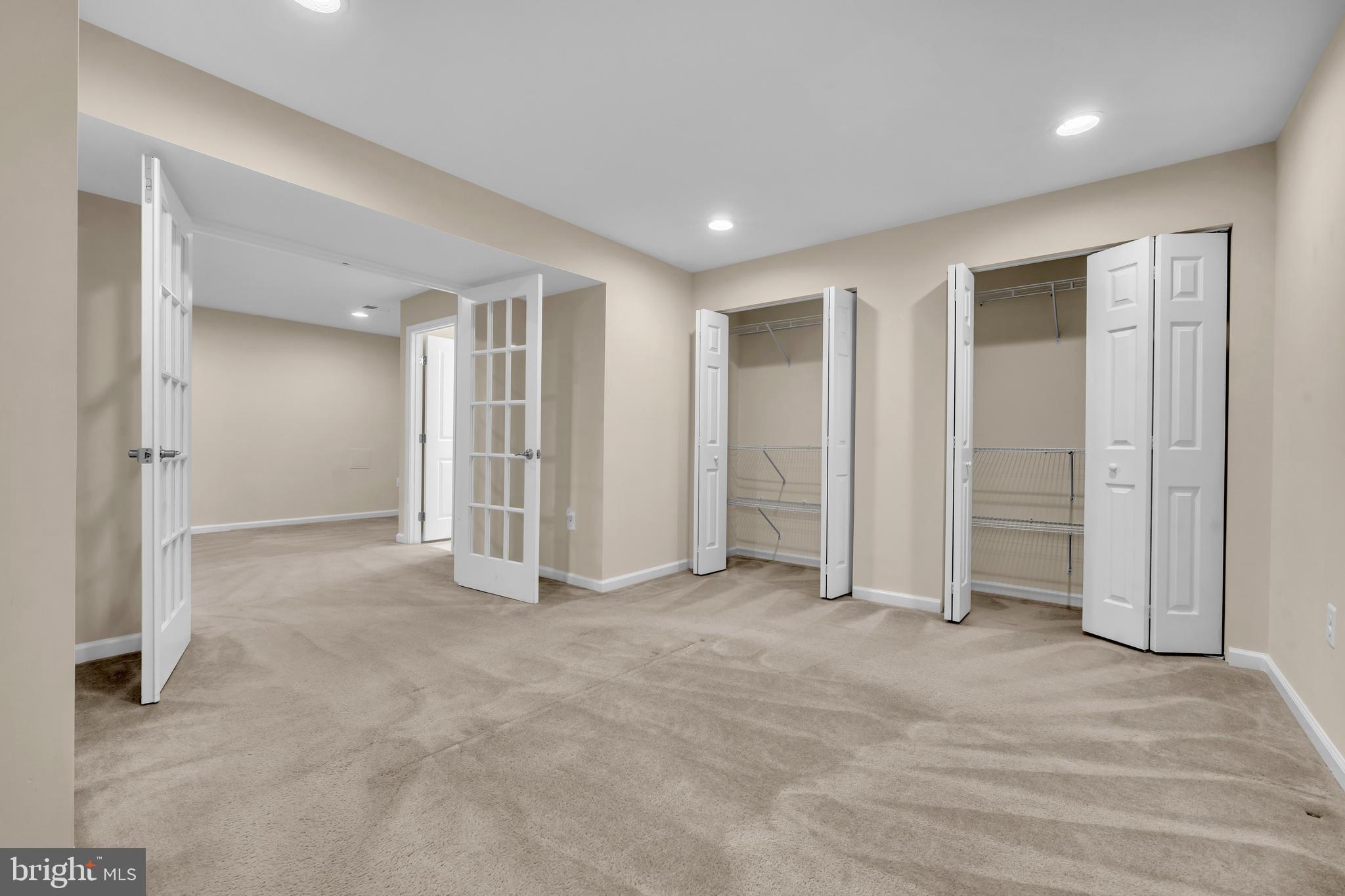 41663 McMonagle Square Aldie, VA 20105 - Photo 9 of 50 an empty room with closet and a bathroom