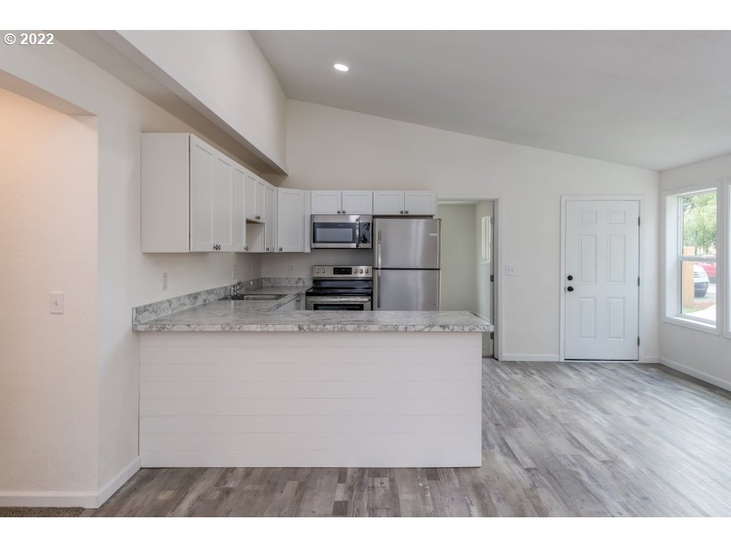 238 Grand Street Independence, OR 97351 - Photo 2 of 23 Gallery Image 2