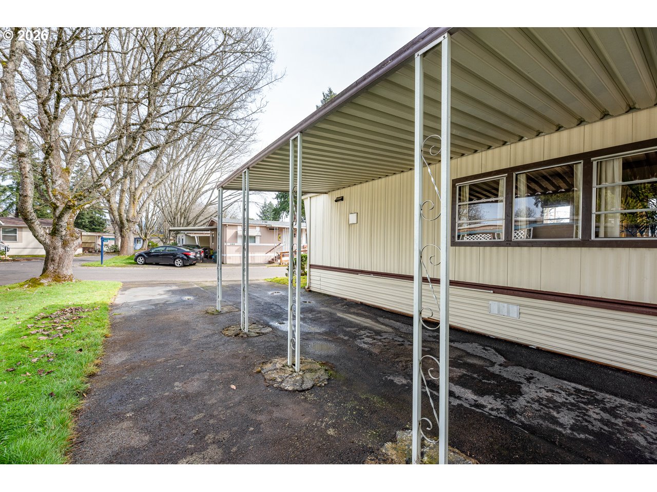 1475 Green Acres Road, Unit 172 Eugene, OR 97408 - Photo 31 of 35 a backyard of a house with lots of green space
