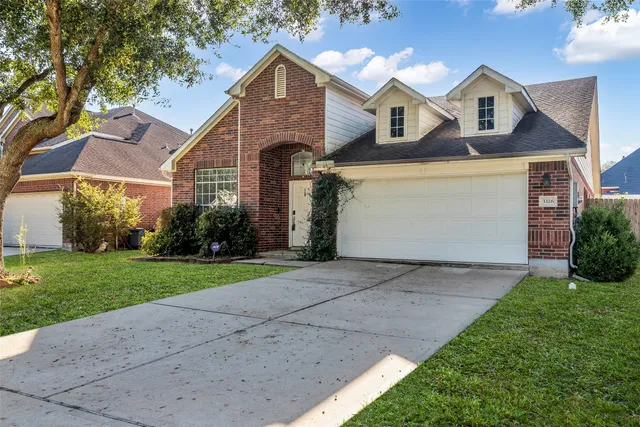 $2,300 | 3326 Pebble Beach Lane, Pearland, TX 77584