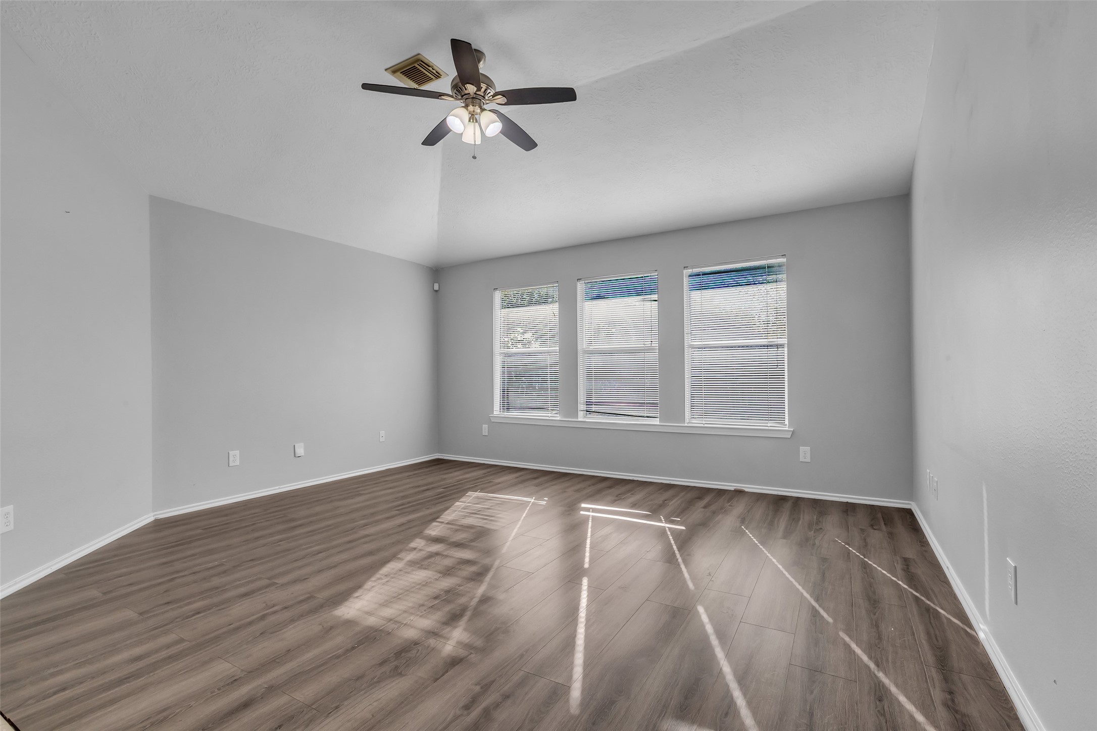 3326 Pebble Beach Lane Pearland, TX 77584 - Photo 11 of 32