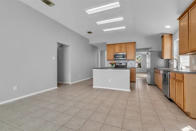 $2,300 | 3326 Pebble Beach Lane, Pearland, TX 77584