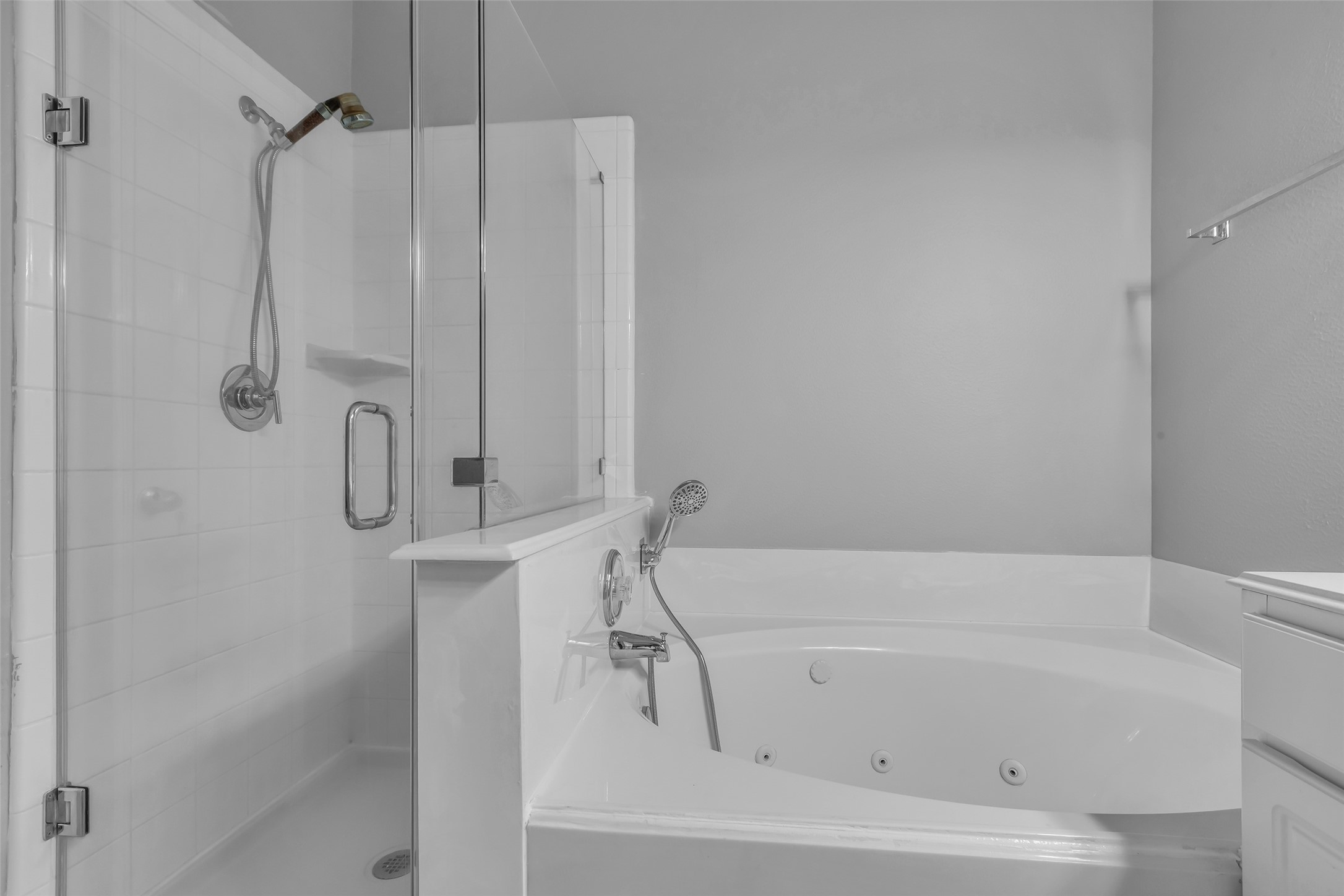 3326 Pebble Beach Lane Pearland, TX 77584 - Photo 18 of 32 Primary Batroom