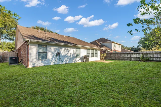 $2,300 | 3326 Pebble Beach Lane, Pearland, TX 77584