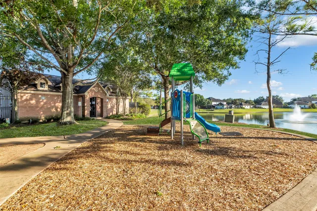 $2,300 | 3326 Pebble Beach Lane, Pearland, TX 77584