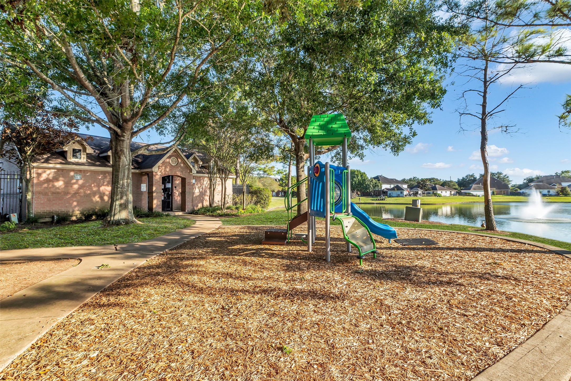 3326 Pebble Beach Lane Pearland, TX 77584 - Photo 28 of 32 Community club - Villages Of Edgewater Estates